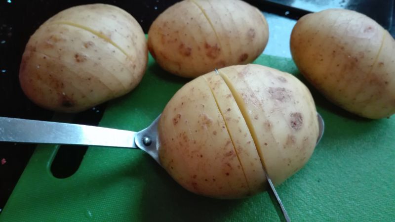 Ziemniaki hasselback