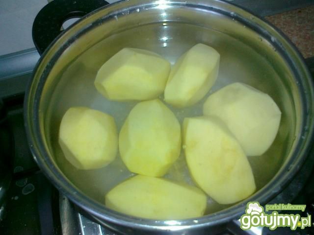 Ziemniaki okraszane boczkiem na cebulce