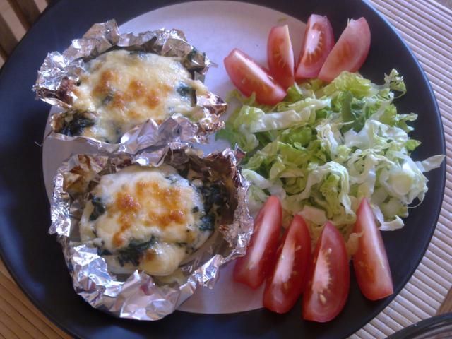 ziemniaki pieczone w folii ze szpinakiem