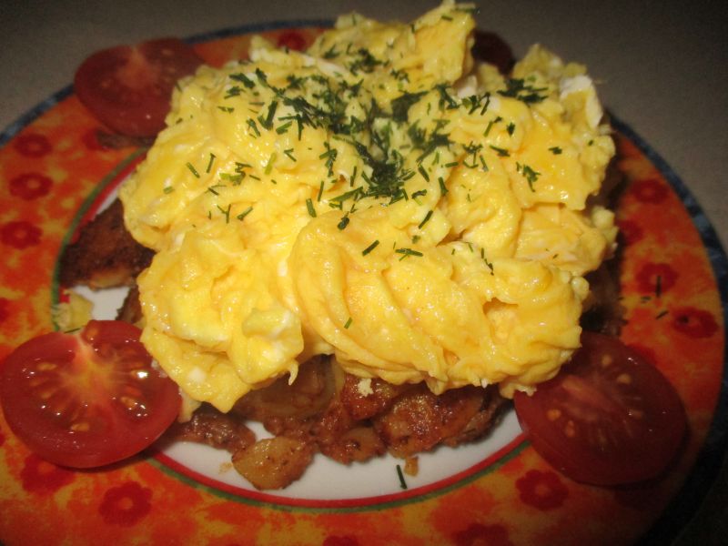 Ziemniaki pod jajeczną pierzynką Ziemniaki pod jajeczną pierzynką