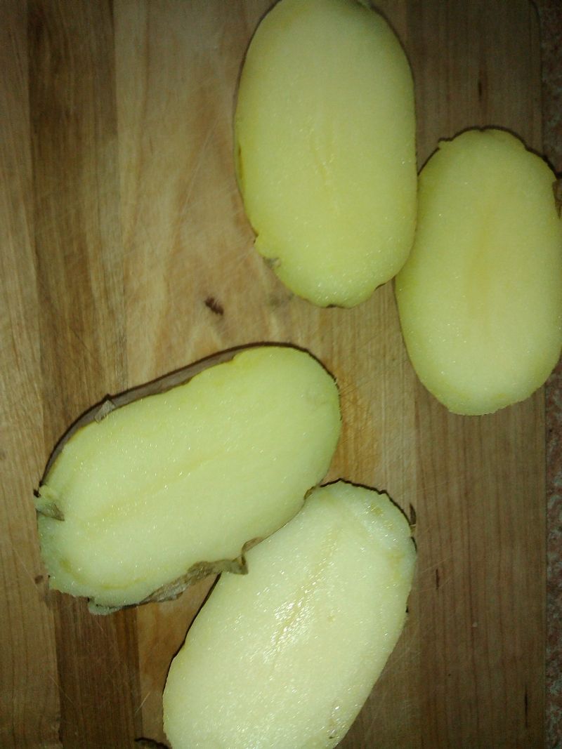 Ziemniaki pod mozzarellą faszerowane kapustą