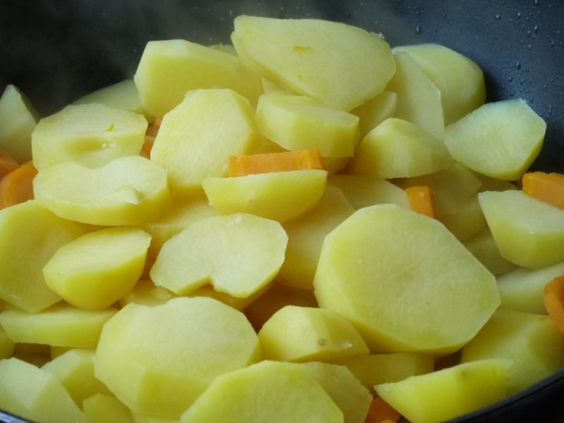 Ziemniaki podsmażane z dynią i boczniakami