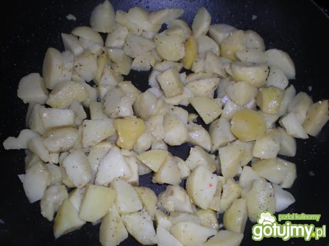 Ziemniaki smażone na maśle z cebulką