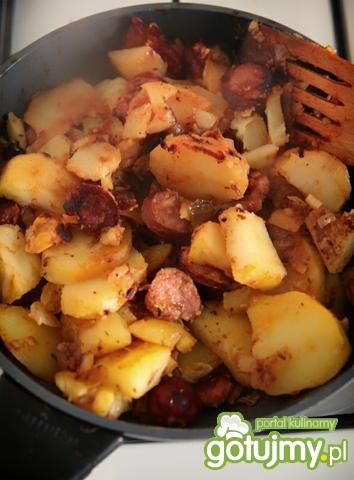 Ziemniaki smażone z kiełbasą i papryką Ziemniaki smażone z kiełbasą i papryką