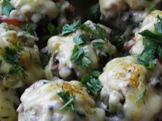 Ziemniaki z bogatym farszem.