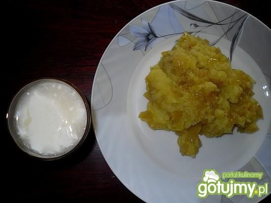 Ziemniaki z cebulą i zsiadłym mlekiem