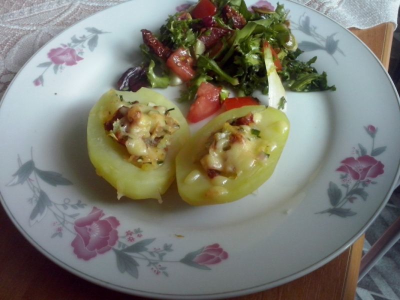 Ziemniaki z farszem z suszonych pomidorów Ziemniaki z farszem z suszonych pomidorów