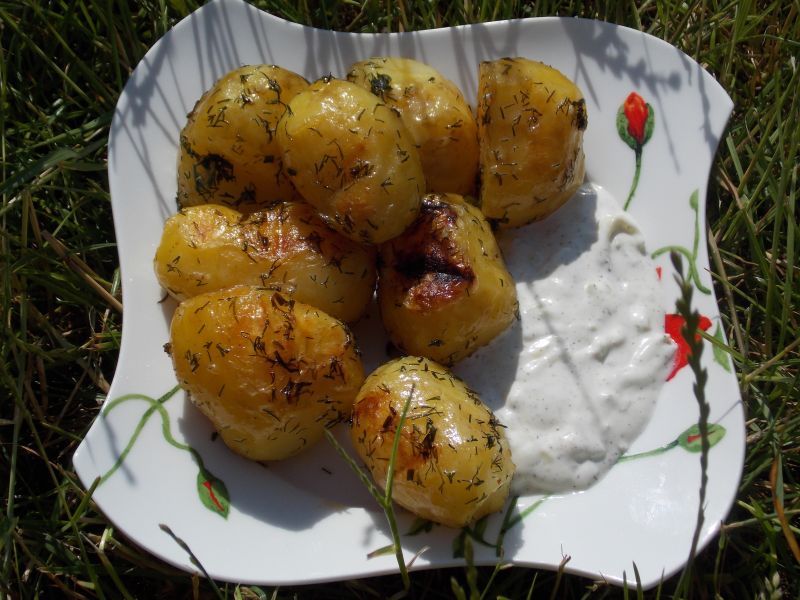 Ziemniaki z grilla z koperkiem i czosnkiem Ziemniaki z grilla z koperkiem i czosnkiem