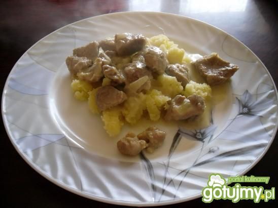 Ziemniaki z gulaszem wieprzowym Ziemniaki z gulaszem wieprzowym