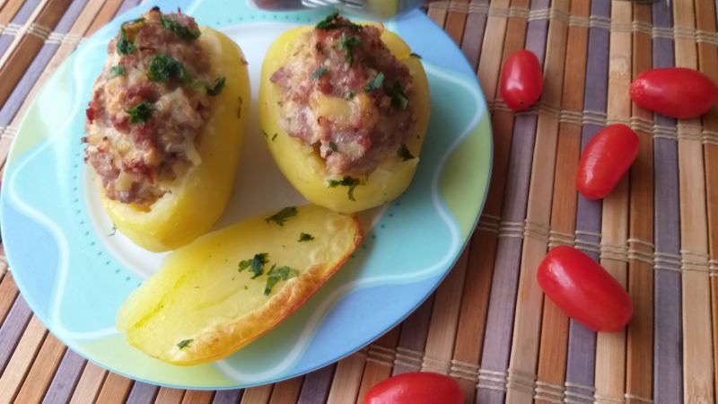 Ziemniaki z klopsami mielonymi Ziemniaki z klopsami mielonymi