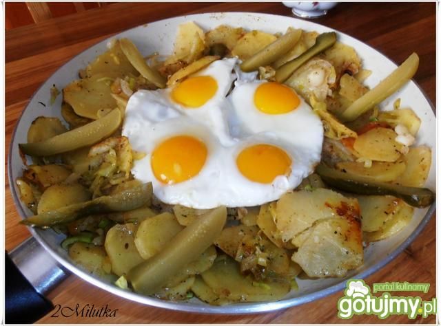 Ziemniaki z patelni z sadzonym jajem