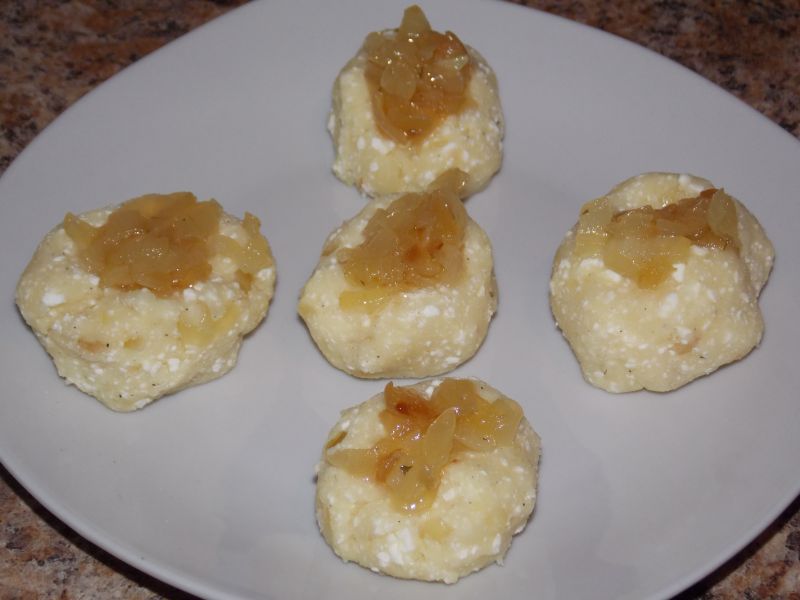 Ziemniaki z serem i cebulą Ziemniaki z serem i cebulą