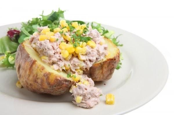 Ziemniaki z tuńczykiem i kukurydzą