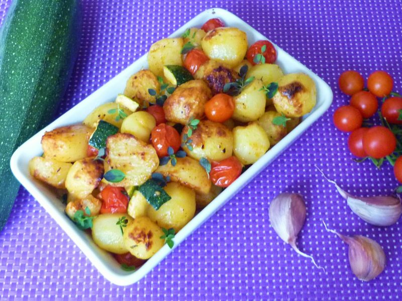 Ziemniaki zapiekane z cukinią i pomidorami