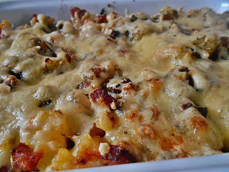 Ziemniaki zapiekane z kiełbasą i serem Ziemniaki zapiekane z kiełbasą i serem