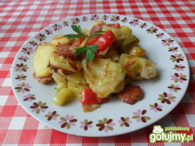 Ziemniaki zapiekane z papryką i cukinią Ziemniaki zapiekane z papryką i cukinią