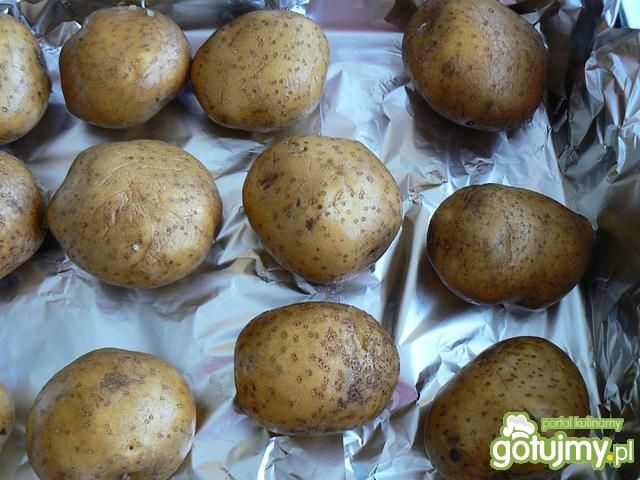 Ziemniaki zapiekane z salsą oliwkową