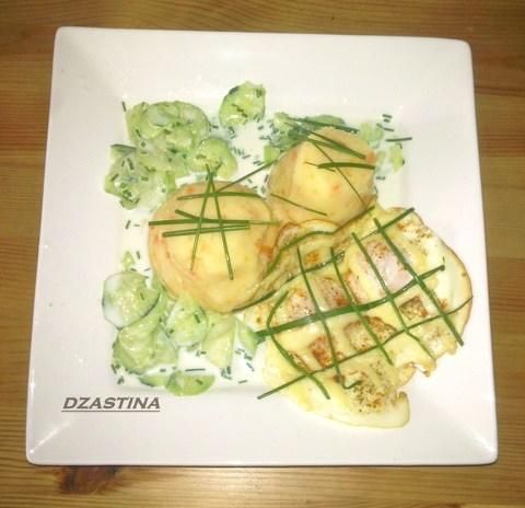 Ziemniakowe kubki z jajkiem i mizerią   