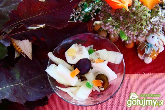 Zimna sałatka z melona i śliwek Zimna sałatka z melona i śliwek