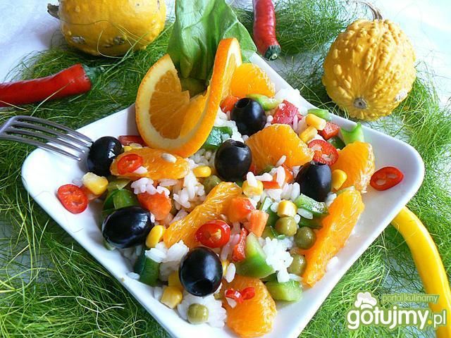 Zimowa sałatka ryżowa z mandarynkami