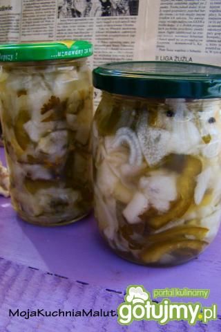 Zimowa sałatka z cukinii i papryki 