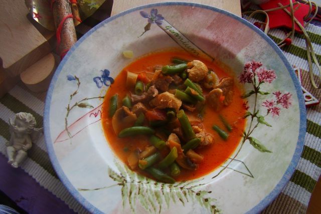 Zimowa zupa mięsna z fasolką 