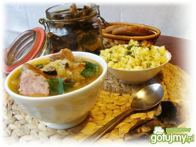 Zimowa zupa z kiszonej kapusty 