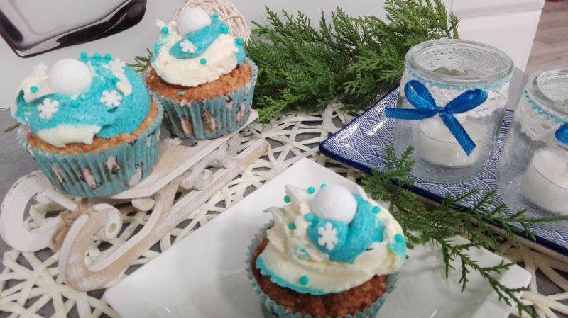 Zimowe muffinki z kulą śnieżną Zimowe muffinki z kulą śnieżną