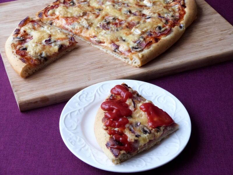 Ziołowa pizza podwójnie serowa Ziołowa pizza podwójnie serowa