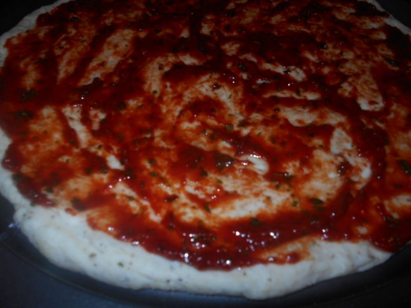 Ziołowa pizza z szynką