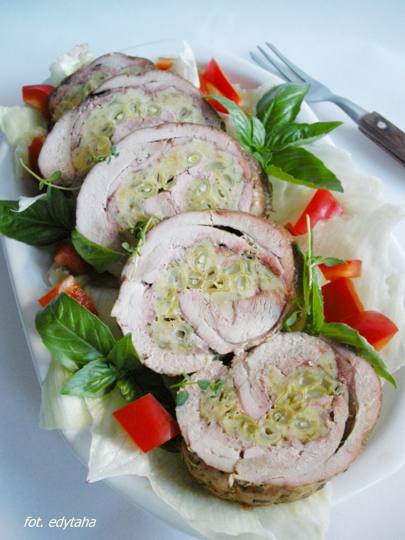 Ziołowa rolada indycza z fasolką szparagową