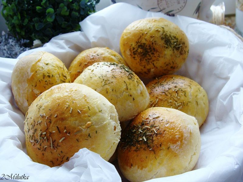 Ziołowe bułeczki z serem feta