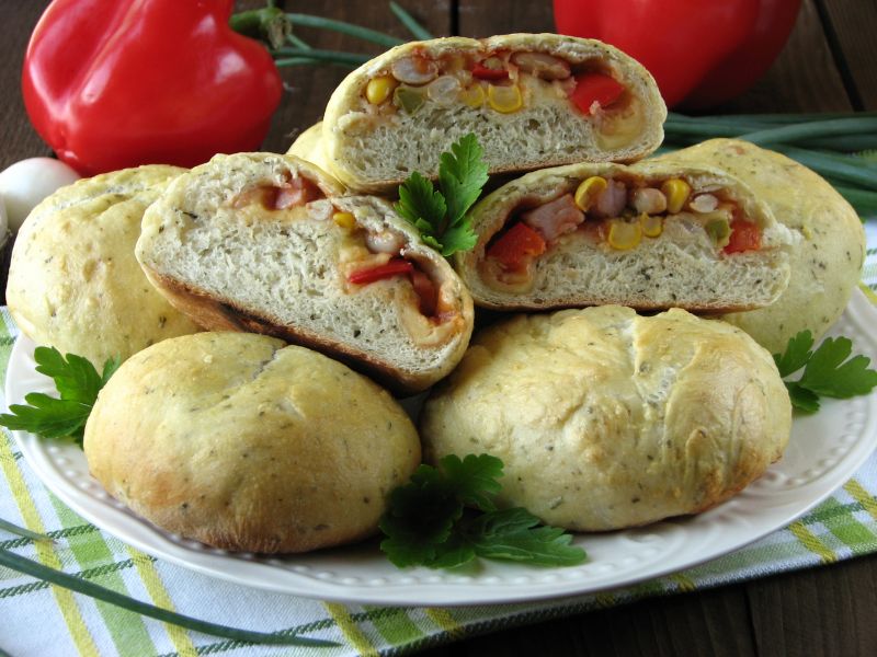 Ziołowe bułki z farszem