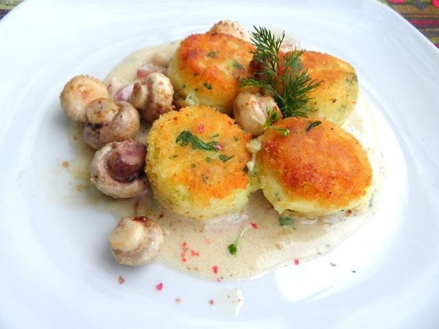 Ziołowe klopsiki ziemniaczane w sosie..