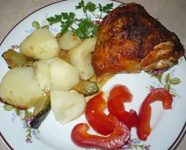 Ziołowe udka z jabłkiem i cukinią Ziołowe udka z jabłkiem i cukinią