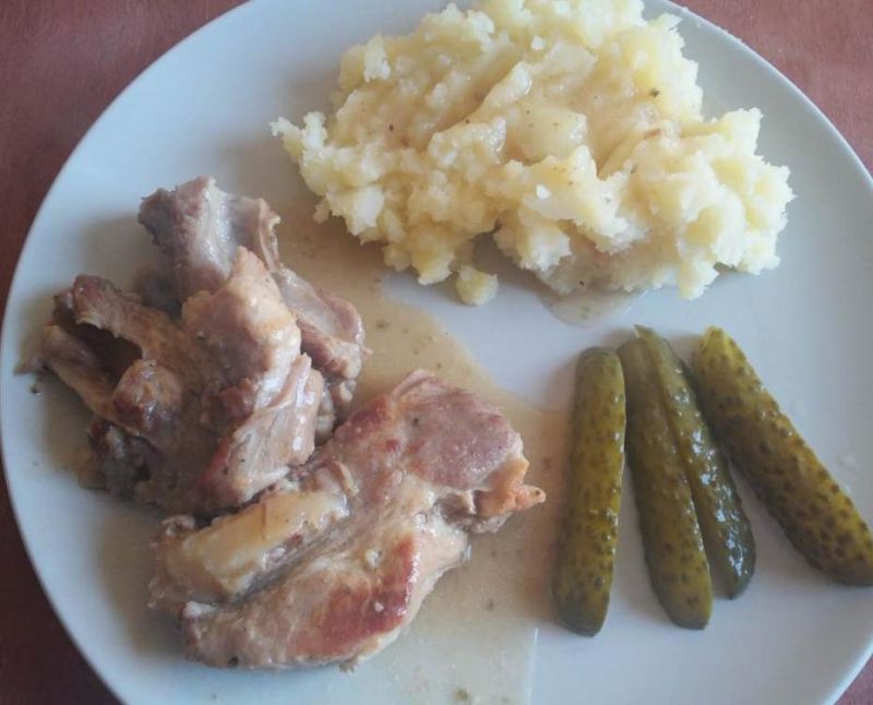 Ziołowe żeberka w sosie 