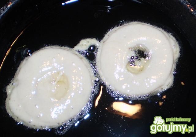 Złociste ananasy w cieście kokosowym