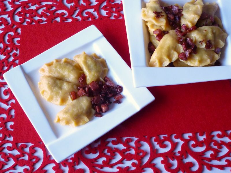 Złociste pierogi z ziemniakami Złociste pierogi z ziemniakami