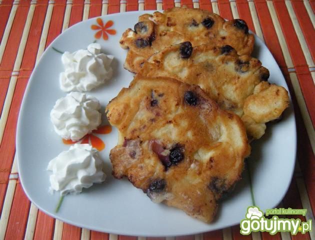 Złociste racuchy z borówkami i jabłkami Złociste racuchy z borówkami i jabłkami