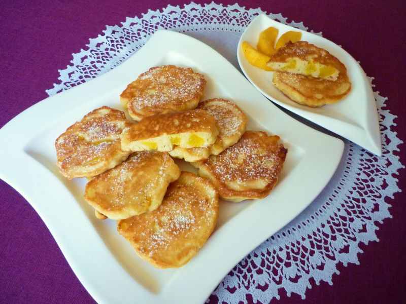 Złociste racuchy z brzoskwiniami