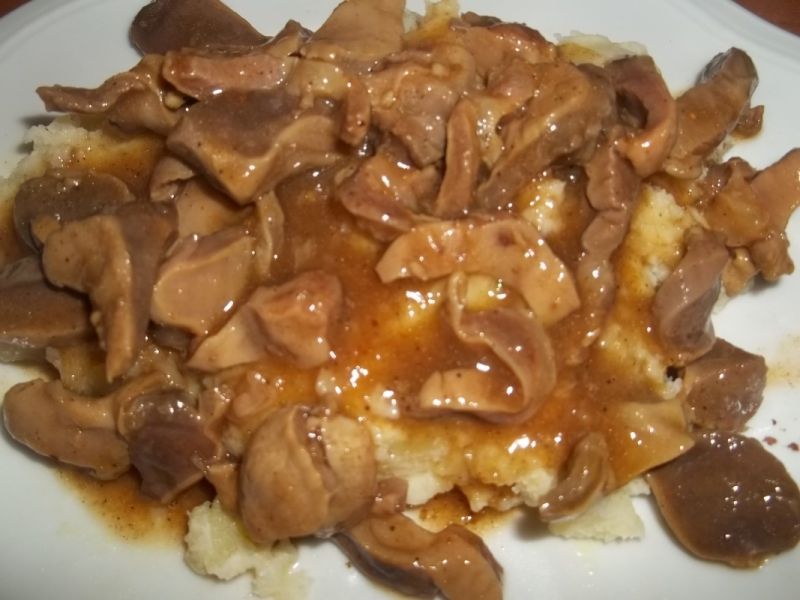 Żołądki drobiowe w sosie