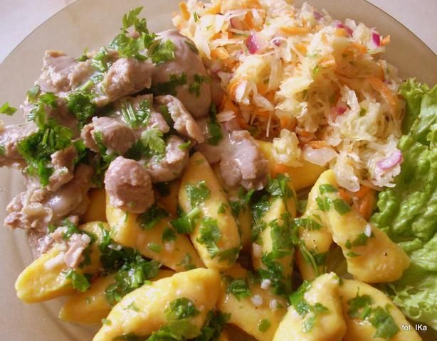 Żołądki drobiowe w sosie pietruszkowym