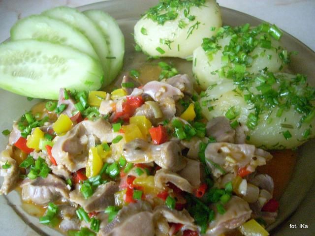 Żołądki drobiowe z papryką 