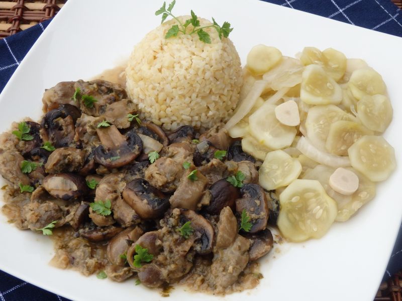 Żołądki duszone z pieczarkami