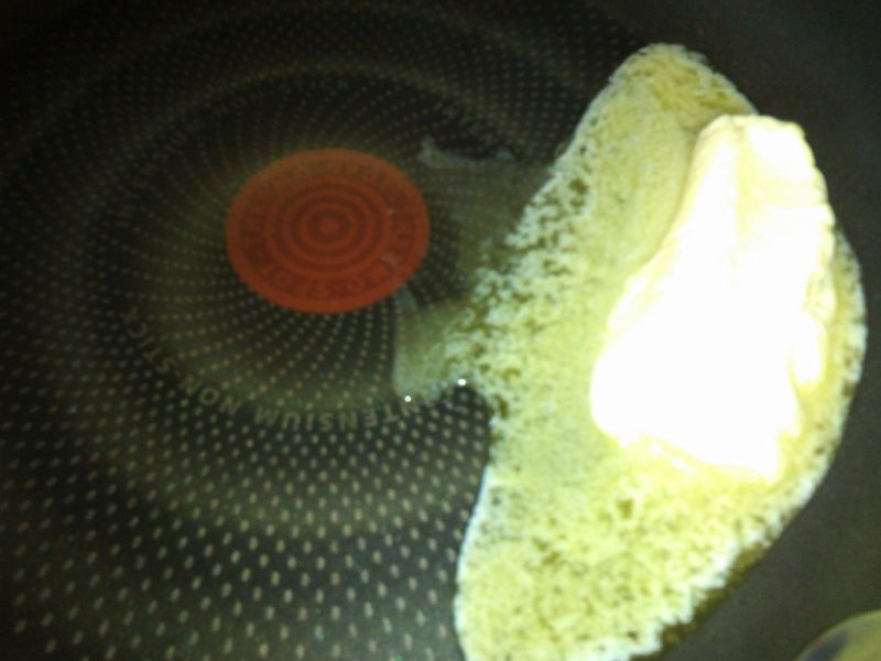 Żółta fasolka szparagowa z bułka na maśle 