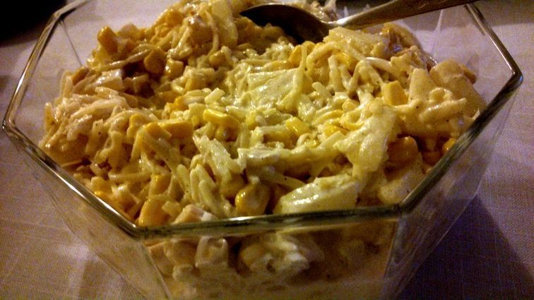 Żółta sałatka w stylu hawajskim