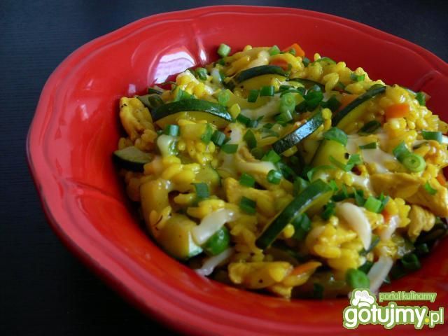Żółte risotto z kurczakiem i cukinią Żółte risotto z kurczakiem i cukinią