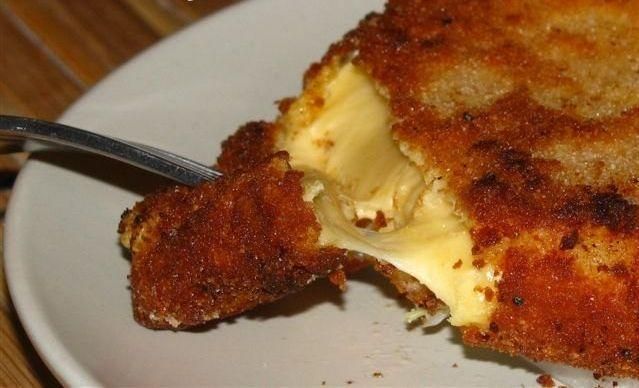 Żółty ser a'la schabowy