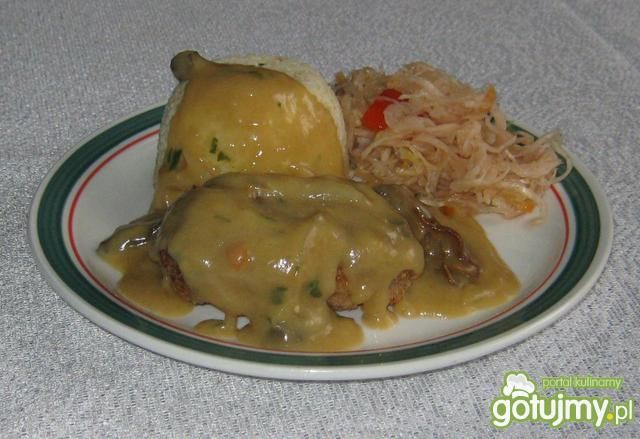 Zraz mielony w sosie grzybowym