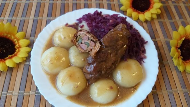 Zrazy wieprzowe z ogórkiem Zrazy wieprzowe z ogórkiem